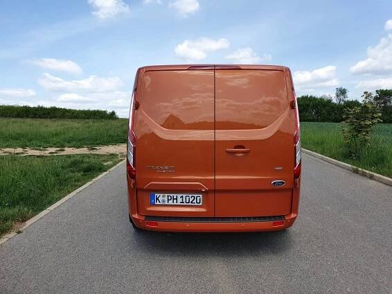Ford přivezl do Česka nabíjecí Transit s tříválcem. Jezdí hezky, vyplatí se však jen 10 procentům zákazníků