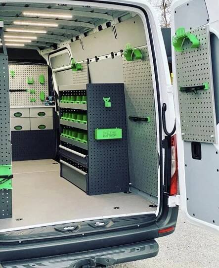 Pojízdné dílny, servisní a montážní vestavby do aut, police, regály a šuplíky do dodávek System Edström