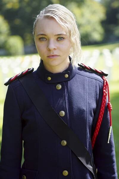 Motherland: Fort Salem - Puč - Z natáčení - Taylor Hickson