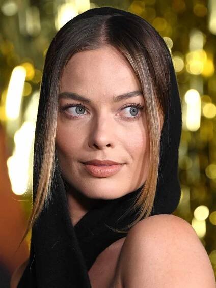 Margot Robbie arrives at the "Babylon" Global Premiere Screening at Academy Museum of Motion Pictures on December 15, 2022 in Los Angeles, California