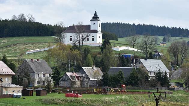 FOTO: Potoky a horské louky. Takto dnes vypadá obec Kalek