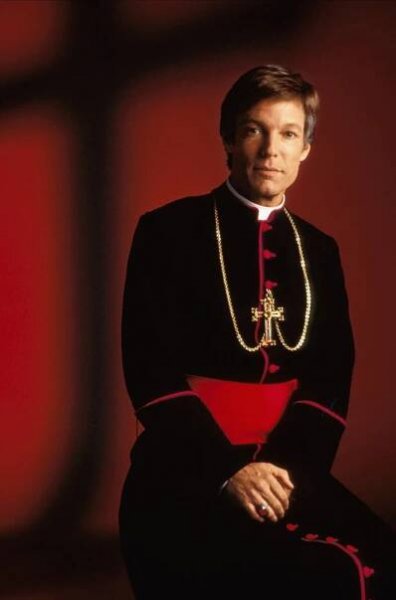 Herec Richard Chamberlain se proslavil rolí zamilovaného kněze v minisérii Ptáci v trní.