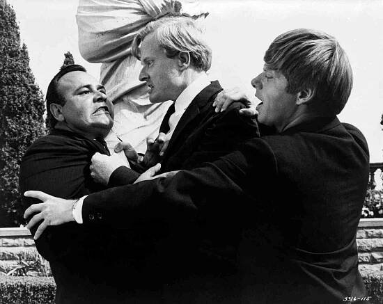 The Loved One - Z filmu - Jonathan Winters, Robert Morse