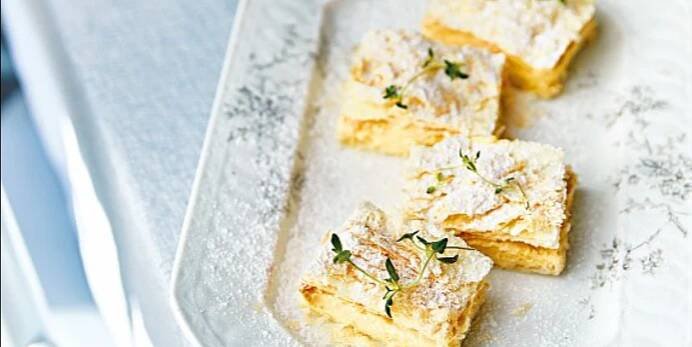 RECEPT: Žloutkové řezy lehké jako vánek. K odpolední kávě nebo pozdní snídani