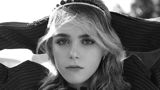 Allvarlig Skådespelerska Kiernan Shipka Wallpaper