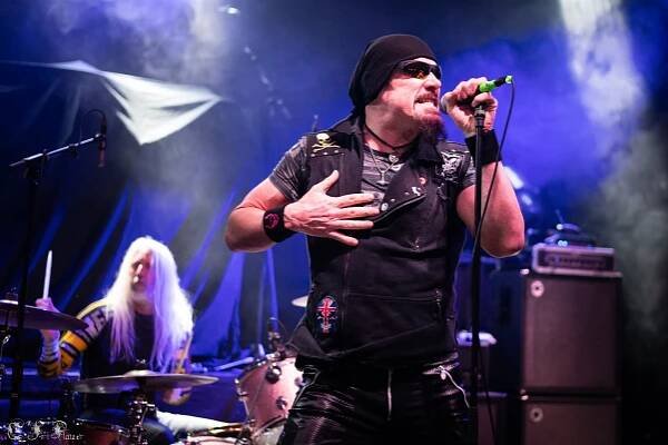 SAXON, GIRLSCHOOL, GRAND SLAM – 19. 2. 2025, Praha, Lucerna Music Bar | Spark Rock Magazine