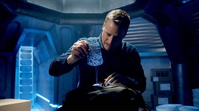Alan Tudyk infuses 'Resident Alien' with the art of clowning