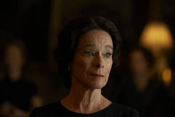 Koruna - Zápletka - Z filmu - Geraldine Chaplin