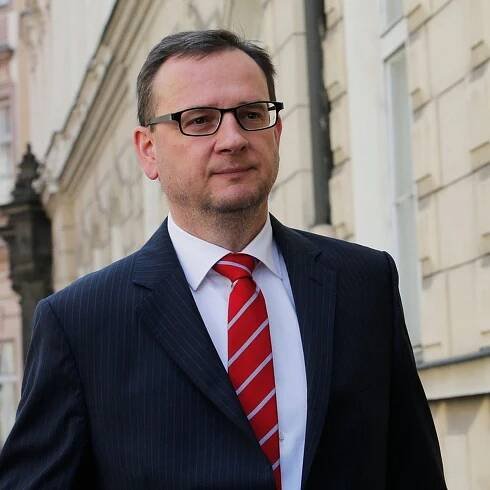Skupina s Petrem Nečasem vstupuje do rychle rostoucího globálního e-byznysu