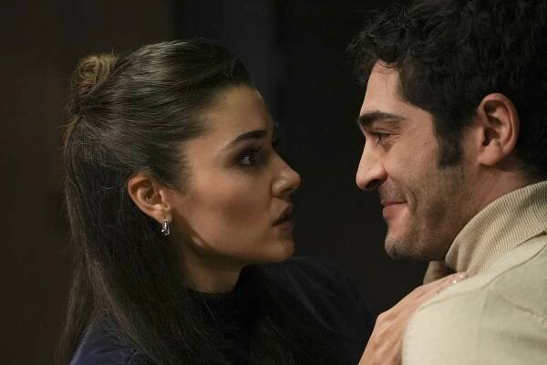 Dvojí tvář lásky - Epizoda 14 - Z filmu - Hande Erçel, Burak Deniz