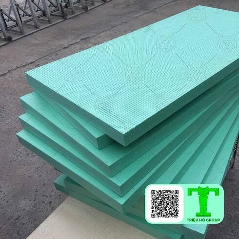 Xốp khối XPS (Extruded Polystyrene) là loại xốp cứng và nhẹ được tạo ra qua quá trình nóng chảy phân tử Polystyrene kết hợp với khí Freon dưới môi trường nhiệt độ và áp suất lớn.