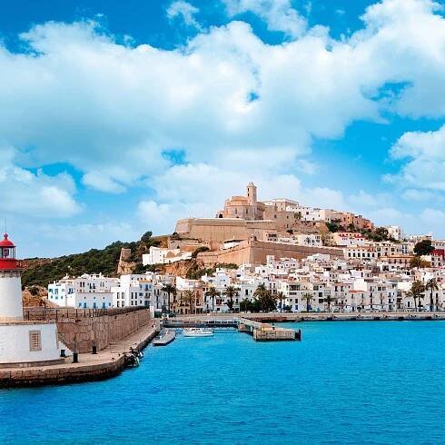 Ibiza: Ostrov s bohatou historií, kde to žije i mimo sezonu