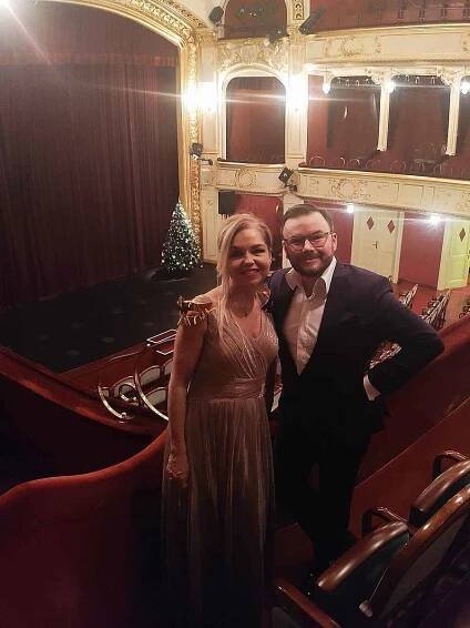 I přes své hendikepy se Irena Malá živí jako divadelní recenzentka. Svou práci miluje.