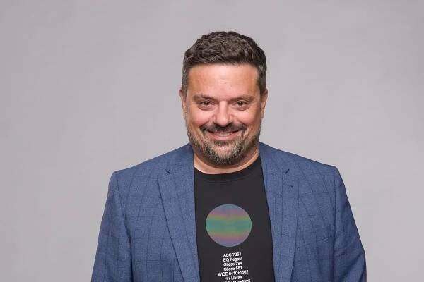 Na postelové scény s matkou je hrdý. Ted už mě nikdo netrumfne, říká pyšně Filip Rajmont