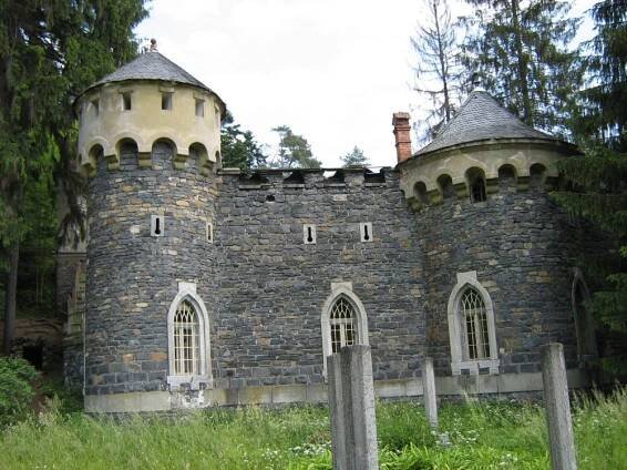 Kunzov, replika hrádku z r. 1908...
