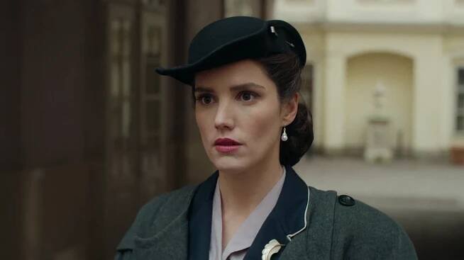 Sarah Arató - Dunaj, k vašim službám - Season 10 - Z filmu