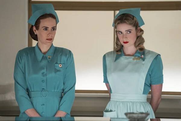 Ratchedová - Pilotní díl - Z filmu - Sarah Paulson, Alice Englert