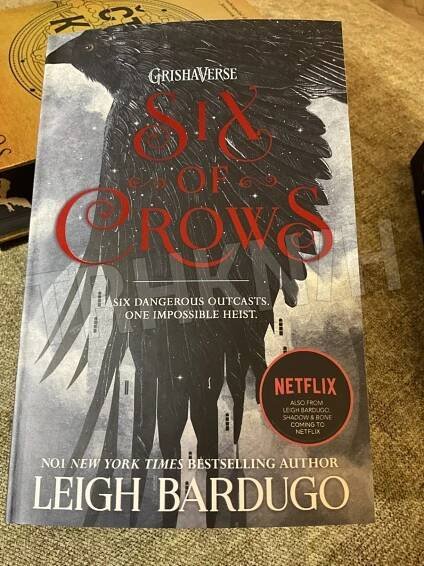 Kniha Six of Crows - GrishaVerse - Trh knih - online antikvariát