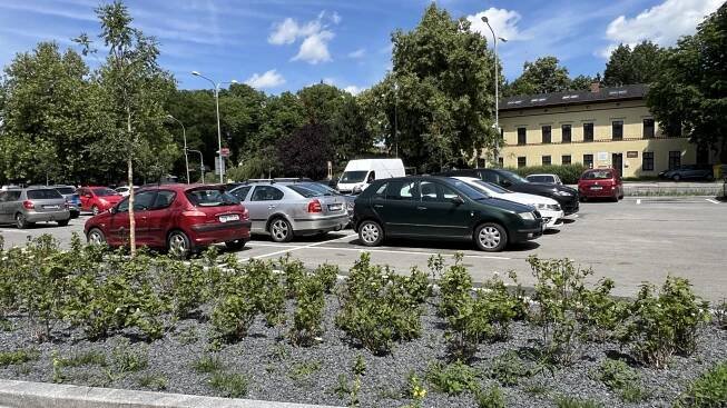 Parkoviště U Jelena se zazelenalo – Tomáš Navrátil