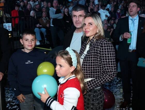 Leon Tsoukernik s rodinou.