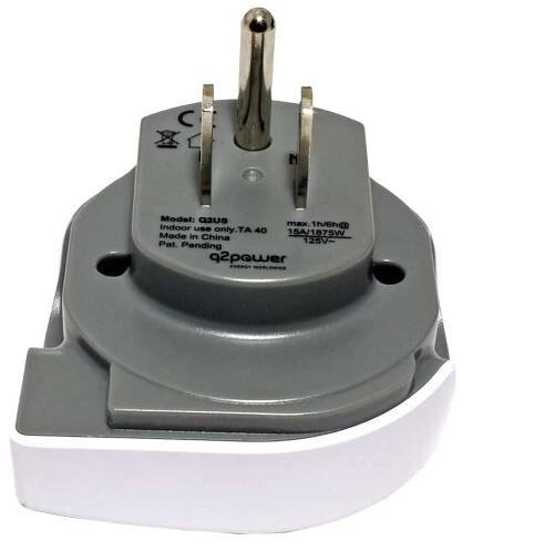 Univerzální cestovní adaptér 230V -> US