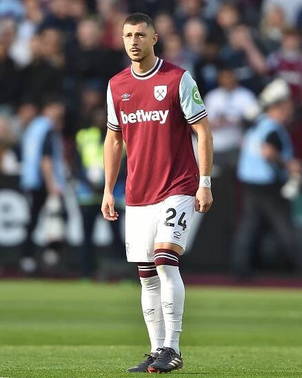 Guido Rodriguez of West Ham United in uniform.