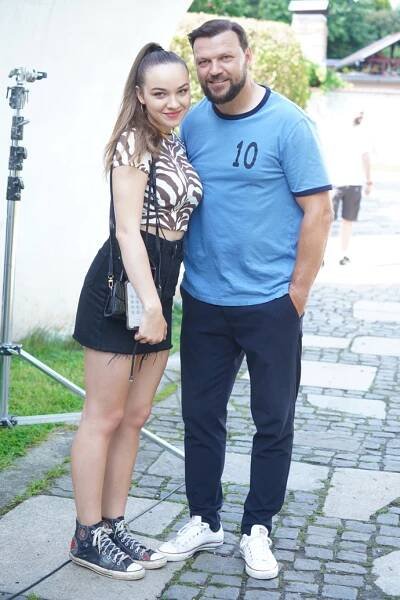 FOTO: Kateřina Ujfaluši s tatínkem. – stránka 54