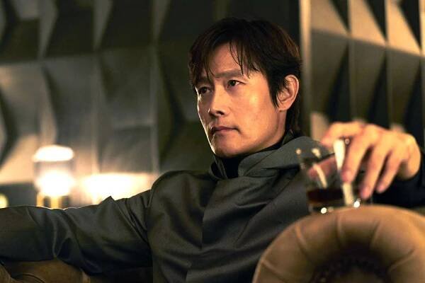 Squid Game S3 Lee Byung-hun as Frontman in Squid Gam