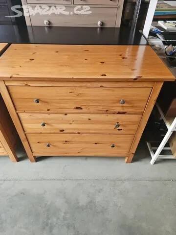 Dřevěná komoda Ikea Hemnes