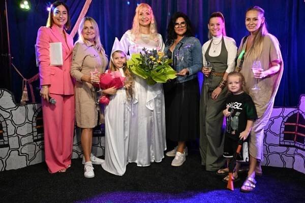 FOTO: Adélka Hesová pokřtila s Míšou Růžičkovou nový videoklip. – stránka 7