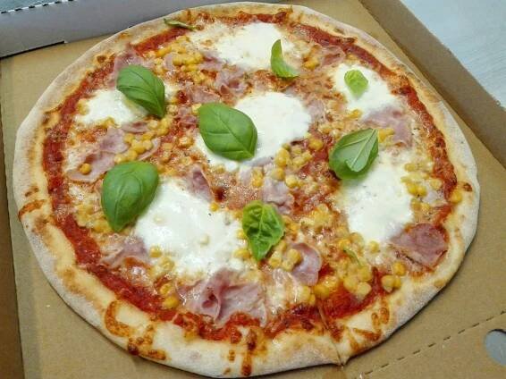 Sestavte si svoji pizzu: jakýkoli základ, okraje i ingredience + rozvoz