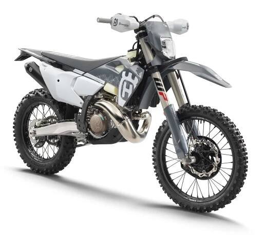 Husqvarna Motorcycles: enduro TE a FE Pro pro rok 2024, 2-taktní TE 300 a 4-taktní FE 350