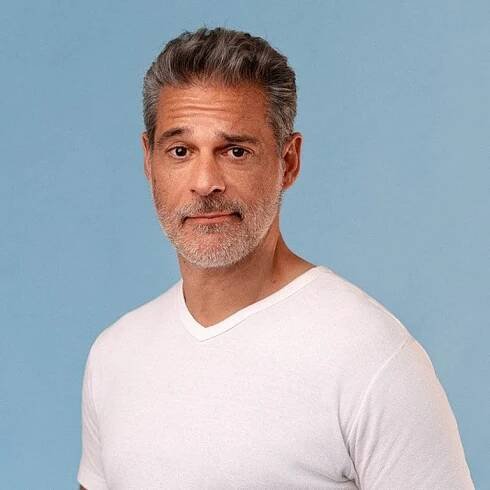Schauspieler und Comedian Rick Kavanian schaut in die Kamera. | "Das Kanu des Manitu": Rick Kavanian spielt wieder den Dimitri (Foto: Luis Zeno Kuhn)