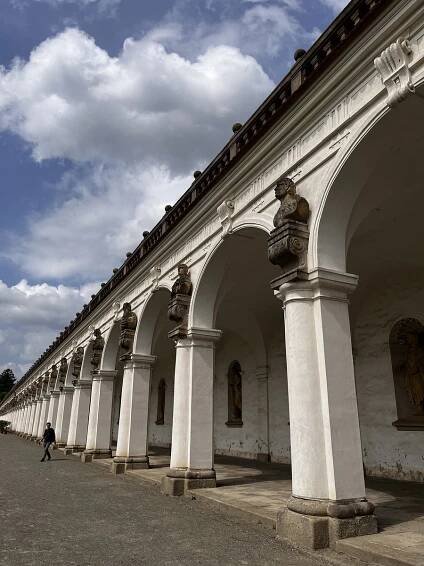 VIDEO: Kolonáda v Květné zahradě je po dvouleté opravě znovu otevřena