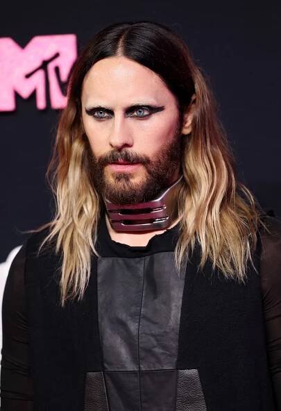 Spiderman Jared Leto: V pantoflích šplhal po zdi hotelu! Kvůli nové lásce?