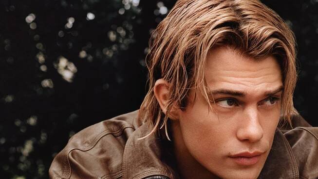 Heartthrob Nicholas Galitzine ist das neue Gesicht von Emporio Armani Eyewear, Watches & Jewellery