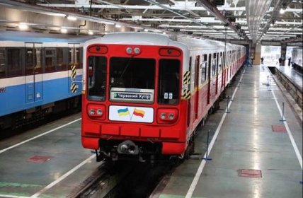 Metro: Pierwsze wagony z Warszawy wożą pasażerów w Kijowie