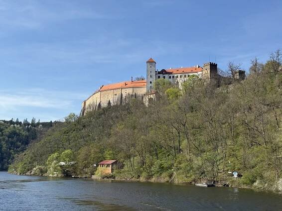 Ahoj! Plavba na Vranovské přehradě lákala davy, z lodi se lidé kochali Bítovem