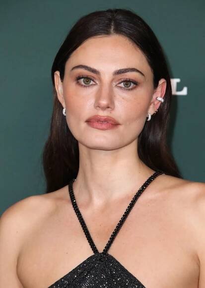 Phoebe Tonkin Style, Clothes, Outfits and Fashion • CelebMafia