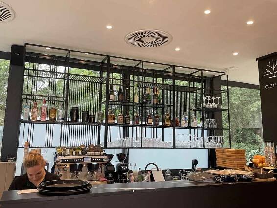 Kavárna Park Café u Tržiště pod Kaštany nabízí italskou kávu i výborné dortíky