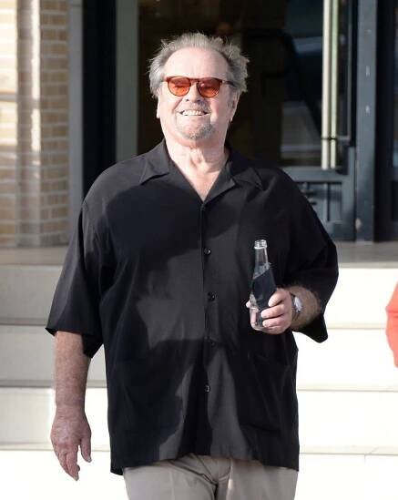 Jack Nicholson (84) po delší době na veřejnosti! Jak dnes vypadá?