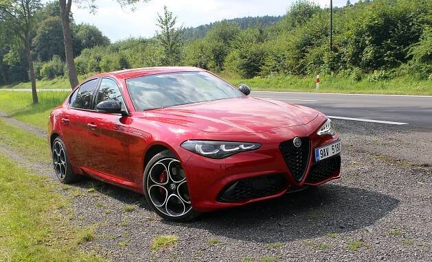 Alfa Romeo Giulia 2.0 Turbo Q4 Veloce - Je pořád krásná a skvěle jezdí - test - Auto4Drive.cz