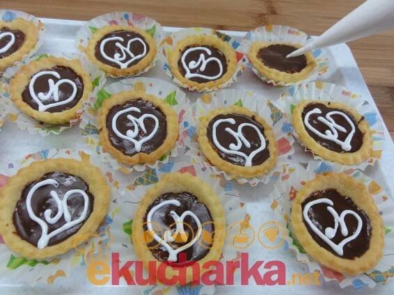 Košíčky s karamelovou náplní 2 video recept | Videokuchařka.cz