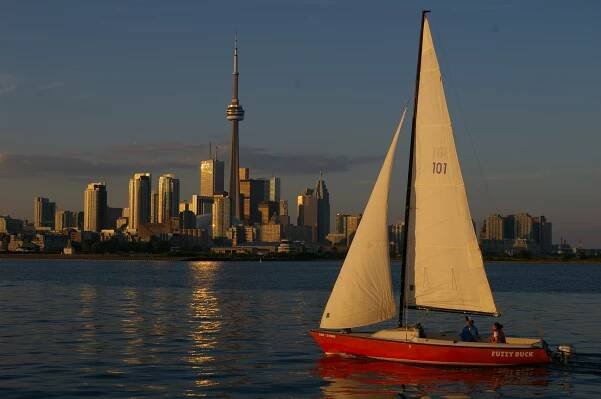 How to Tack a Sailboat Quickly and Smoothly