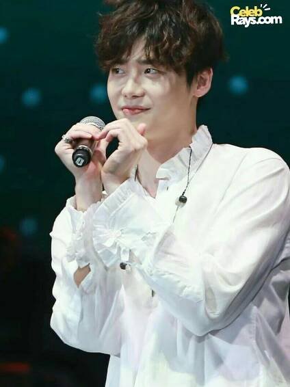 Lee jong suk family