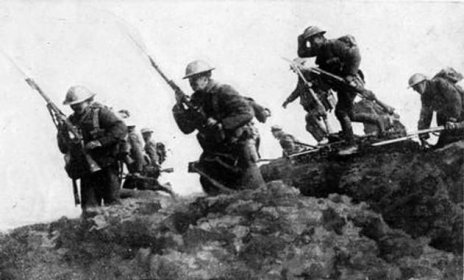 35546910-Troops going over the top during the battle of the Somme 1916. *** Local Caption *** TROOPS GOING OVER AT BATTLE OF THE SOMME