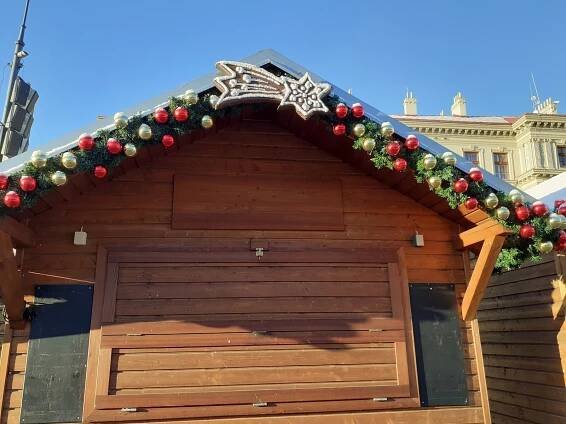 VIDEO: Čekání na advent ve Znojmě. Strom na náměstí slavnostně rozsvítí v neděli