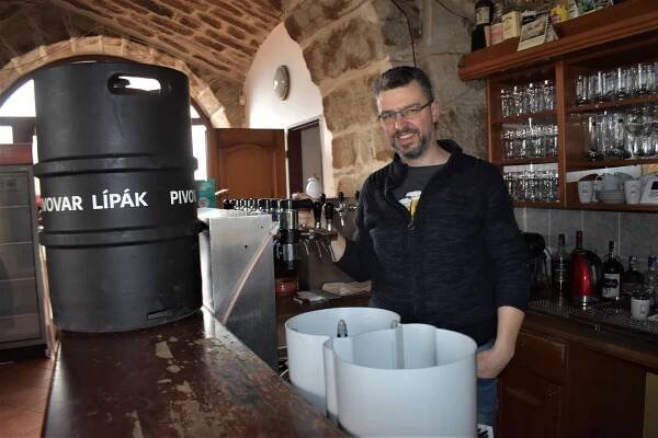 Přistání létajícího pivovaru. Po dlouhé cestě dorazily do Lípy tanky z Číny