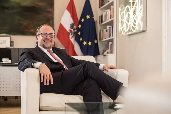 © Ricardo Herrgott News
