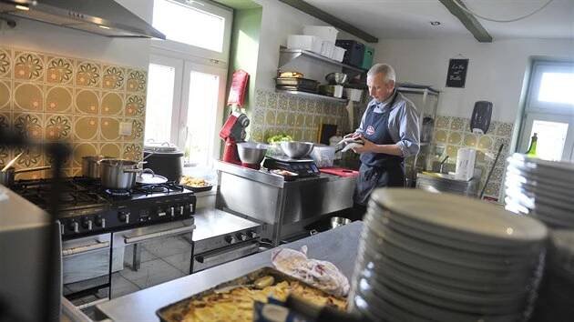 Oblíbené Bistrot de Papa se přestěhovalo do Horních Dubenek, do domu, v němž žijí majitelé Eva a Rémi Decroix.